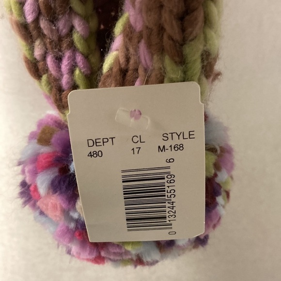Bloomingdale’s Knit Scarf w/Pom Poms BNWT - Picture 9 of 10